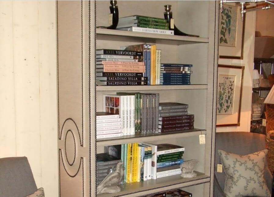 تزیین کتابخانه به سبک گل میخک