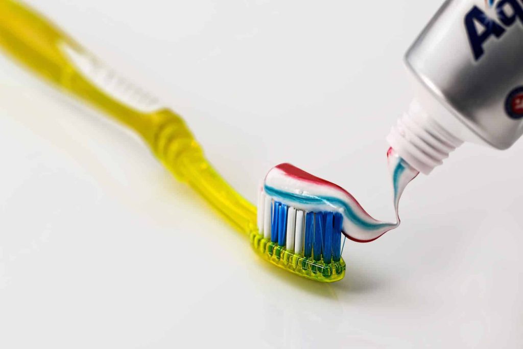 پاک کردن مبل چرمی با خمیر دندان